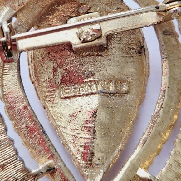 Vintage Gerry's Leaf Brooch Textured Brushed Gold Tone 3D Fall Autumn Timeless - Picture 6 of 10